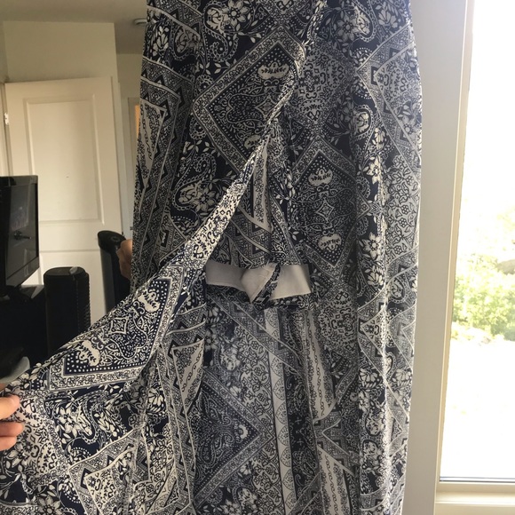 White and island blue dress - Picture 3 of 3